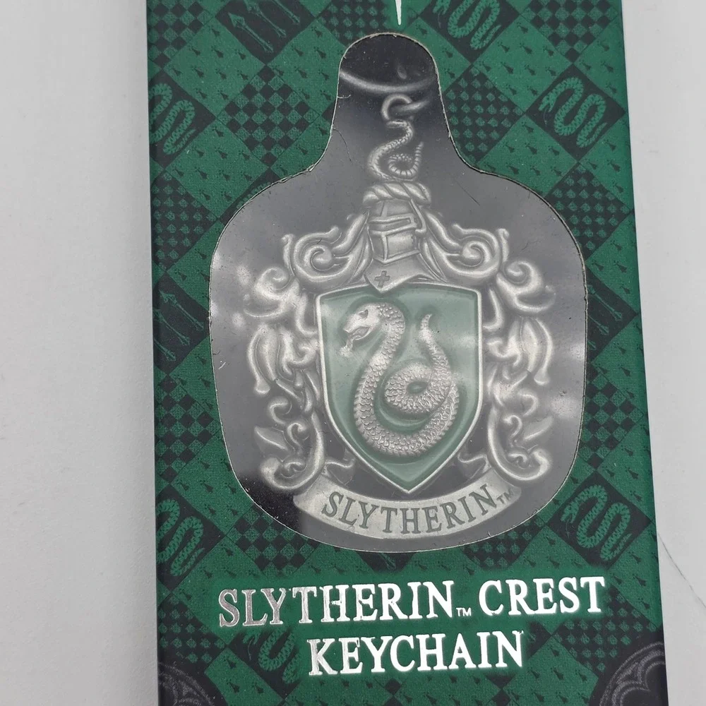 Noble Collection Harry Potter Slytherin Crest Keychain Metal Green Silver New